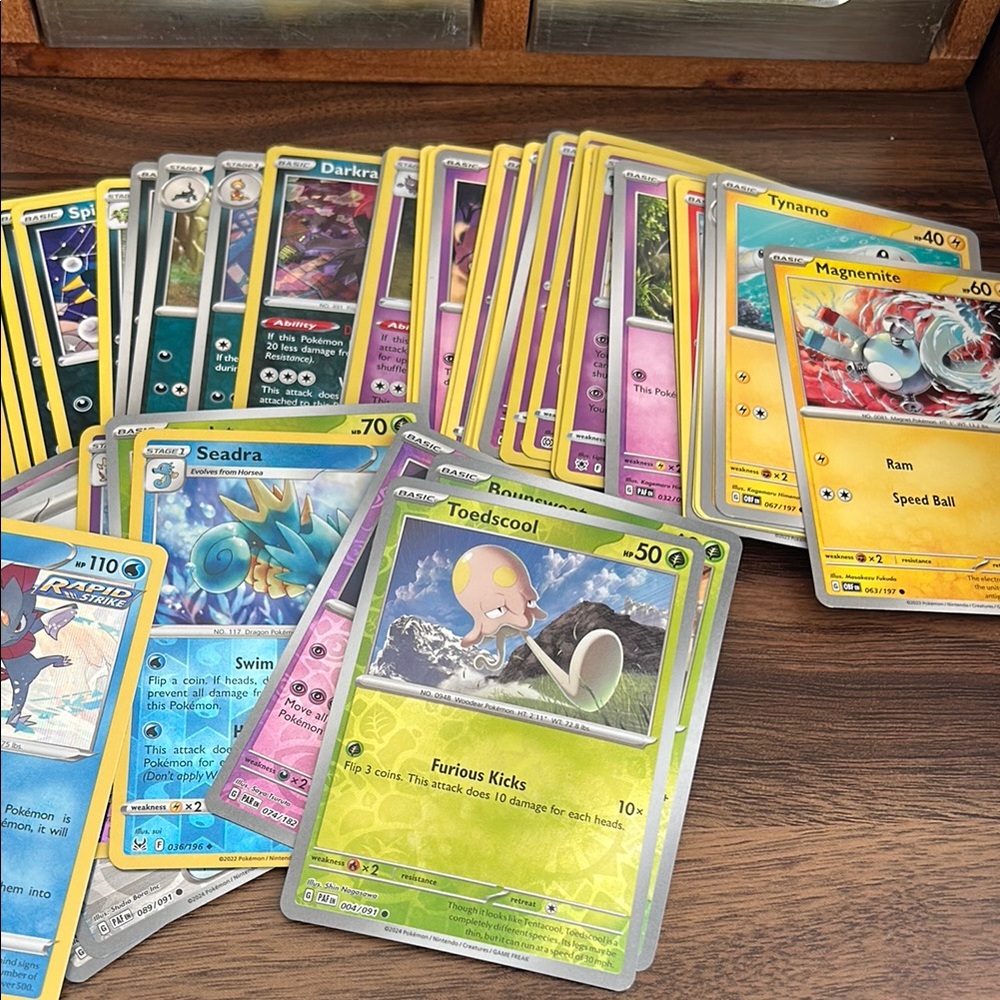 100 Pokemon Cards- No Duplicates, includes holos